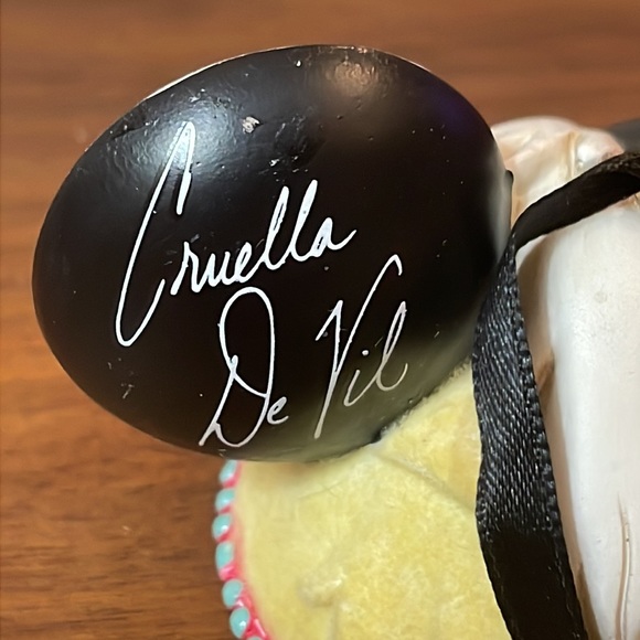 Disney EAR HAT Ornament - CRUELLA DE VIL of 101 DALMATIANS - Picture 7 of 7